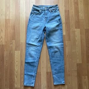 American eagle Mom Jeans!